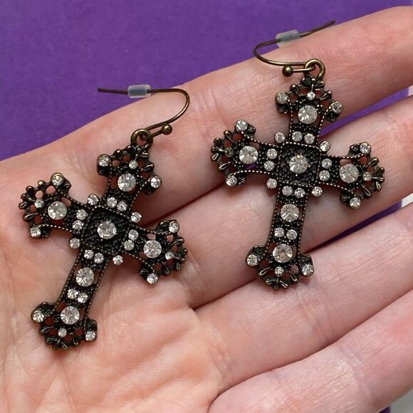 💛 Classic Gothic Crystal Black Cross Earrings - Picture 3 of 4